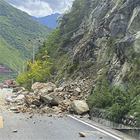 Số người chết do động đất ở Tứ Xuyên đã lên tới 65, còn nhiều người mắc kẹt