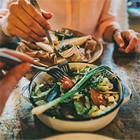 Nghiên cứu mới: Người ăn cả ngày lẫn đêm dễ bị trầm cảm