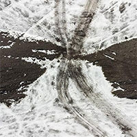 Sông băng trên dãy Alps ở Thụy Sĩ tan chảy để lộ con đường đầy đá