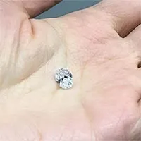 Kim cương hiếm hé lộ có nhiều nước ở sâu trong lòng Trái đất