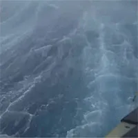 Thuyền tự lái ghi hình sóng cao 15m trong tâm bão