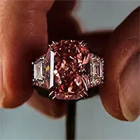 Viên kim cương hồng có giá trị cao kỷ lục thế giới