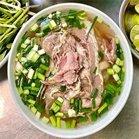 Thói quen vắt chanh vào đồ ăn nóng gây tranh cãi