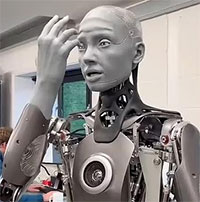 Rùng mình khi thấy robot giống người nhất thế giới bắt chước hành vi của nhà khoa học