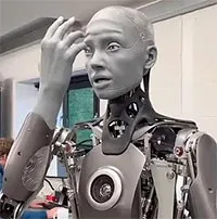 Rùng mình khi thấy robot giống người nhất thế giới bắt chước hành vi của nhà khoa học
