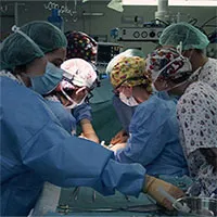 Ca ghép ruột thành công từ người chết tim đầu tiên trên thế giới