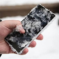 Vì sao thời tiết lạnh khiến điện thoại tụt pin nhanh hơn?