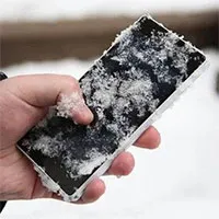 Vì sao thời tiết lạnh khiến điện thoại tụt pin nhanh hơn?