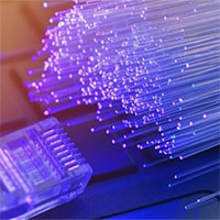 Con chip lập kỷ lục truyền 184 petabit dữ liệu mỗi giây