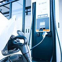 Bí mật phía sau tốc độ sạc khác biệt của các dòng xe điện