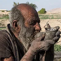Vì sao "người bẩn nhất thế giới" qua đời sau khi tắm?