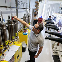 Phát triển thành công vật liệu giống nhựa có khả năng dẫn điện tốt