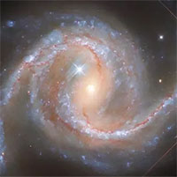 Ngắm thiên hà xoắn ốc đẹp như tranh vẽ từ kính viễn vọng Hubble