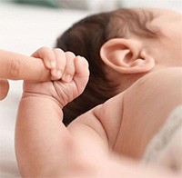 Em bé có cách chào đời đặc biệt khiến giới khoa học tranh cãi