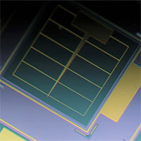 Pin mặt trời với lớp hấp thụ ánh sáng bằng 1/1.000 sợi tóc