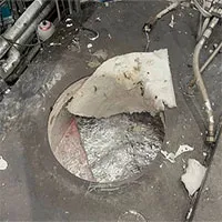 Sống sót thần kỳ sau khi rơi vào lò nung nhôm 760 độ C