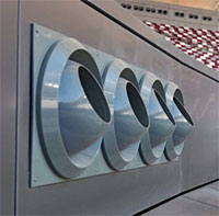 Nắng nóng kỷ lục, Qatar lắp luôn điều hòa nhiệt độ khổng lồ ngoài trời giúp người dân thấy mát mẻ hơn