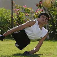 Chàng trai thiếu nửa chân dưới trở thành đại sứ đặc biệt của World Cup 2022