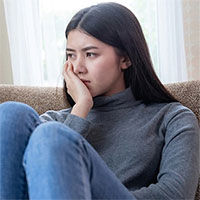 Tại sao tâm trạng phái nữ thay đổi trước kỳ kinh?