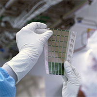 Chế tạo thành công pin mặt trời mỏng hơn sợi tóc người