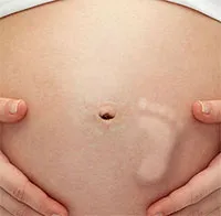 Bí ẩn hàng thế kỷ việc thai nhi đạp bụng mẹ