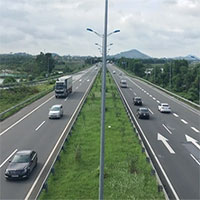 Tại sao đường cao tốc lại được trồng rất nhiều cây xanh hai bên?