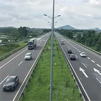 Tại sao đường cao tốc lại được trồng rất nhiều cây xanh hai bên?