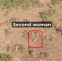 Rợn người khoảnh khắc 2 cô gái bị báo hoa mai rượt đuổi và tấn công