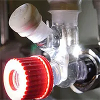 Lò phản ứng biến rác nhựa và khí nhà kính thành nhiên liệu bền vững và các chất hữu ích