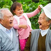 Nghiên cứu về hạnh phúc kéo dài suốt 80 năm: Để con người hạnh phúc chỉ cần 1 yếu tố đơn giản