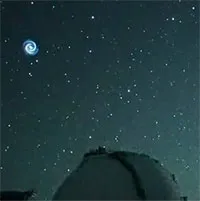 Tên lửa SpaceX tạo vòng xoáy kỳ lạ trên bầu trời Hawaii