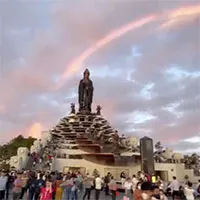 Video: Du khách thích thú ngắm cầu vồng lửa trên đỉnh núi Bà Đen