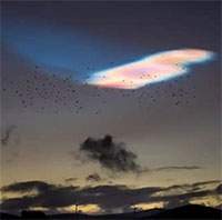 Mây ngũ sắc hiếm gặp trên bầu trời Scotland