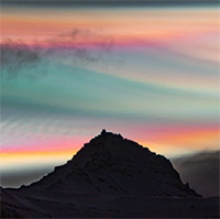 Mây cầu vồng cực hiếm thắp sáng Vòng Bắc Cực