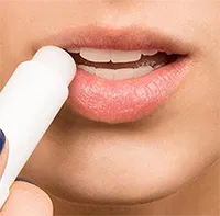 Mineral oil trong son môi, nên hay không nên sử dụng?