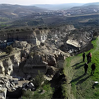 Vực thẳm tách đôi rừng ô liu sau động đất ở Thổ Nhĩ Kỳ