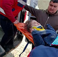 Vì sao có những em bé sống sót sau nhiều ngày dưới đống đổ nát do động đất ở Thổ Nhĩ Kỳ?