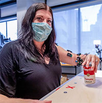 Người tai biến liệt 10 năm cử động được nhờ công nghệ