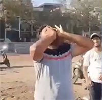Video: Người đàn ông Ấn Độ có khả năng gọi hàng trăm con quạ bay tới