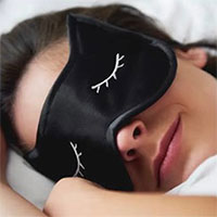 Đeo bịt mắt khi ngủ giúp tỉnh táo hơn vào ngày hôm sau