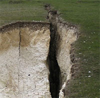 Vết nứt lớn bất ngờ xuất hiện trên vách đá Seven Sisters