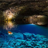 Khám phá hồ nước dưới lòng đất lớn nhất hành tinh ở Namibia