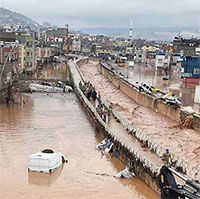 Thổ Nhĩ Kỳ thảm họa chưa ngừng: Các thành phố vừa đổ nát vì động đất giờ ngập trong lũ lụt, đường bị xẻ đôi