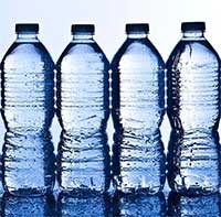 Vì sao chỉ có thể mang chai nước 100ml lên máy bay?