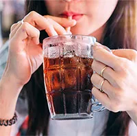 Điều gì xảy ra với cơ thể nếu dùng đồ uống có đường mỗi ngày?