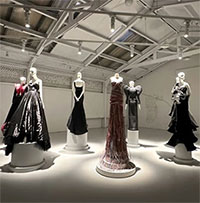 Thời trang độc đáo từ linh kiện phế liệu