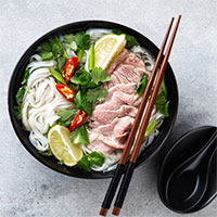 Thói quen khi ăn bún, phở cần tránh để không ảnh hưởng sức khỏe