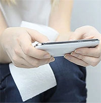 Điều gì xảy ra khi mang điện thoại di động vào toilet?