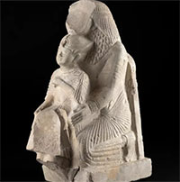 Giải mã bức tượng người lạ ôm pharaoh Ai Cập