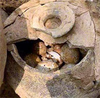 Vì sao quý tộc xưa thường bỏ trứng gà vào lăng mộ khi chôn cất?